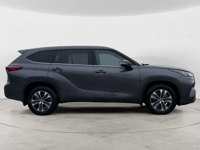 Used 2021 Gray Toyota XLE image 4