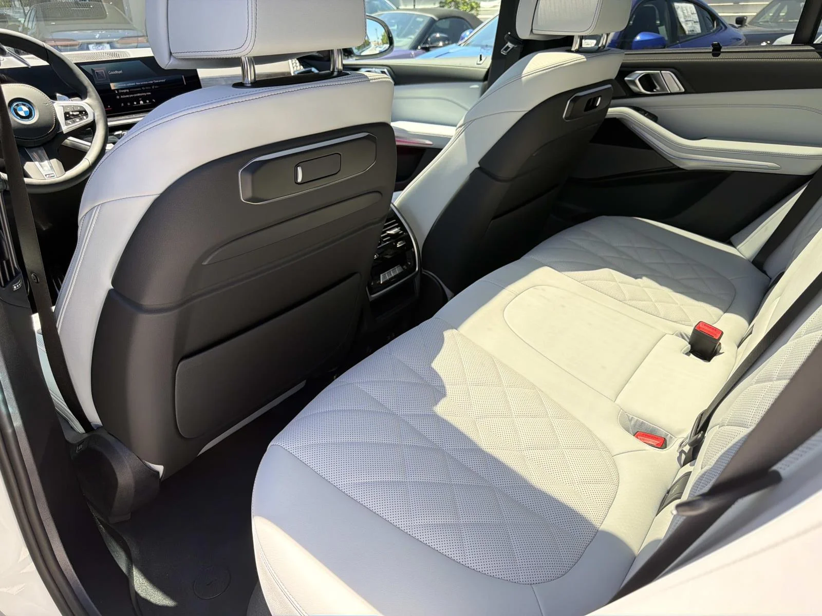 New 2026 Mineral White Metallic BMW xDrive50e Plug-In Hybrid image 12