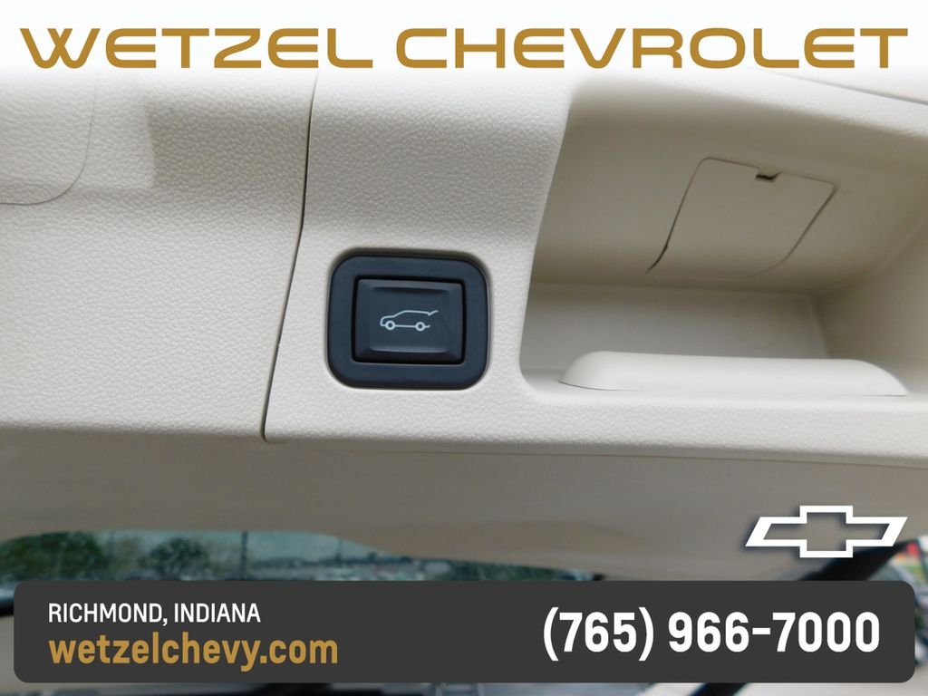 Used 2023 White GMC Denali image 24