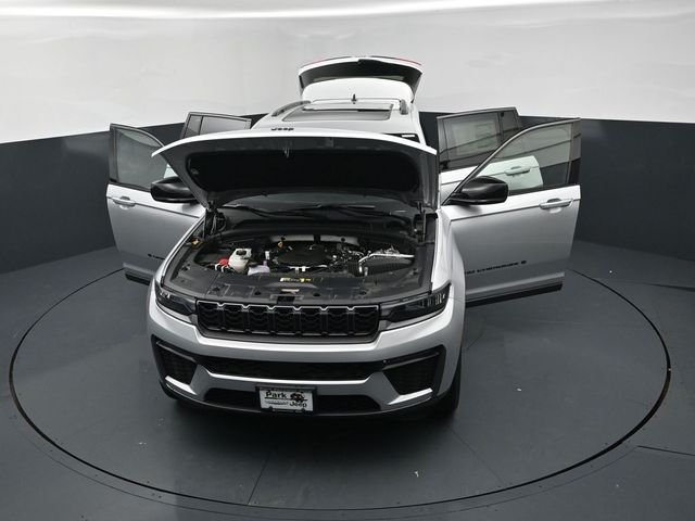 New 2026 Silver Zynith Exterior Paint Jeep Limited image 25