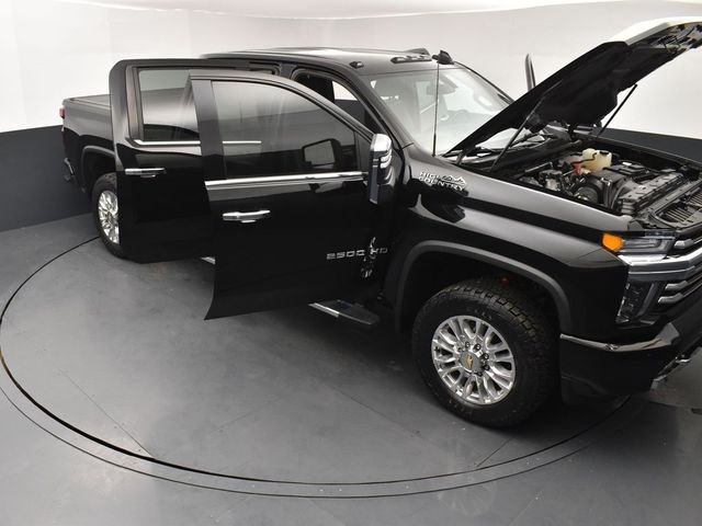 Used 2022 Black Chevrolet High Country image 25