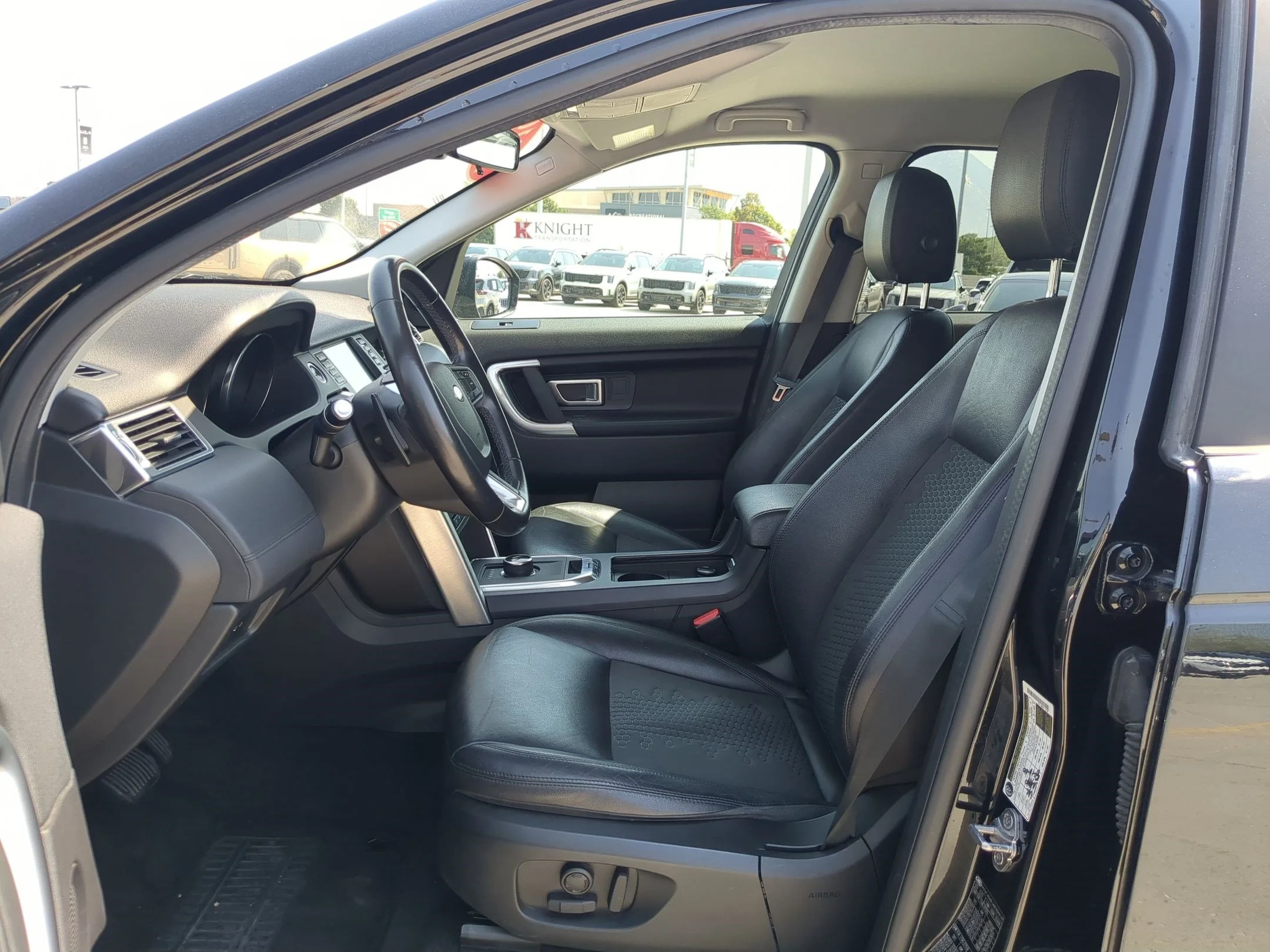 Used 2019 Narvik Black Land Rover SE image 22