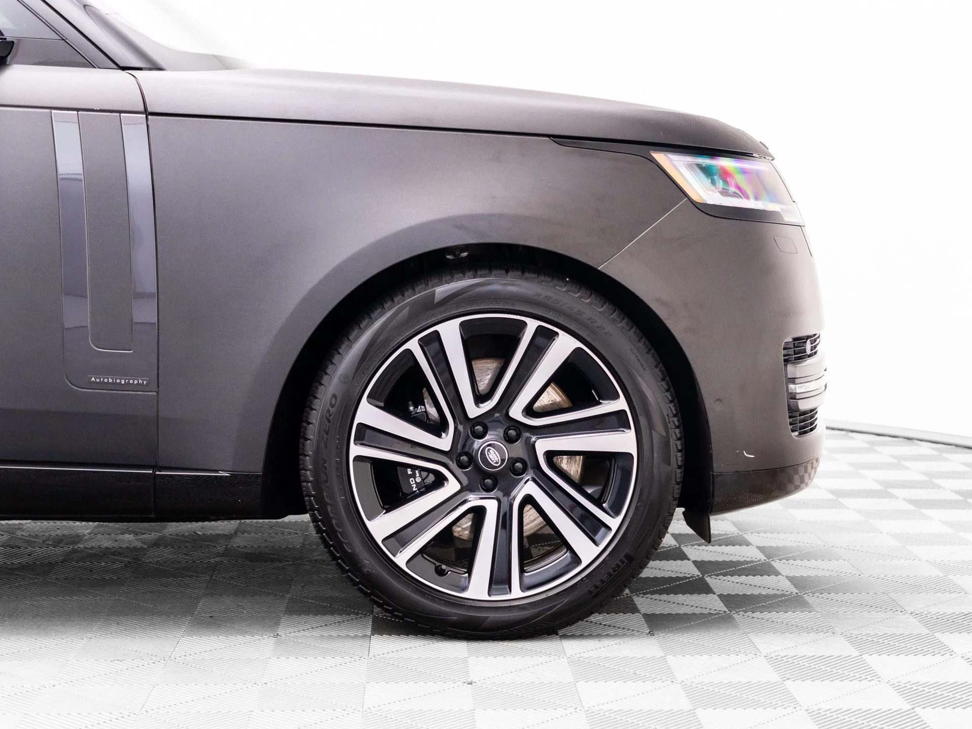 Used 2023  Land Rover Autobiography image 32