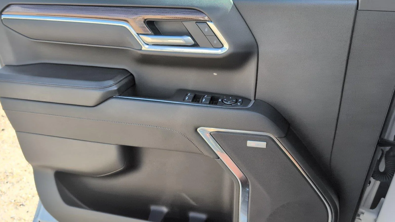 Used 2025 Summit White Chevrolet RST image 19