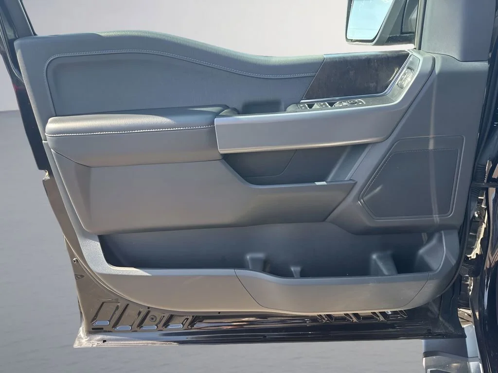 Used 2022  Ford XL image 25