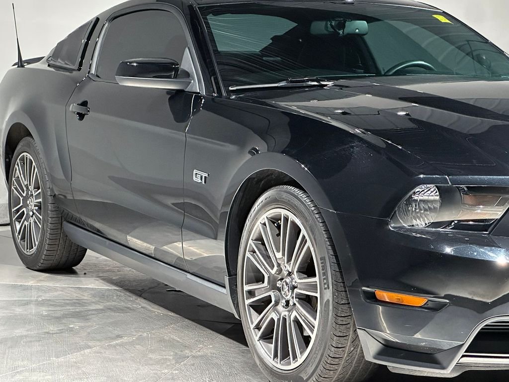 Used 2010  Ford GT image 18