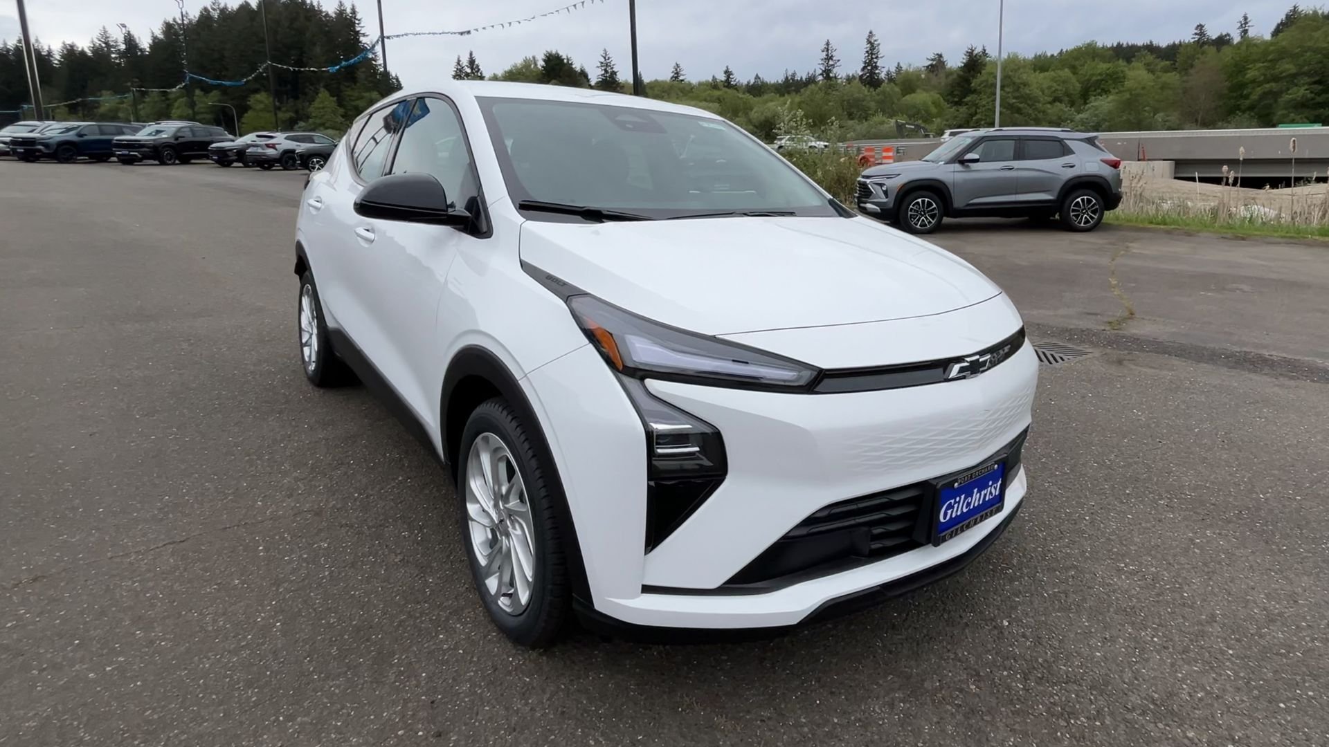 New 2027 Summit White Chevrolet LT image 2