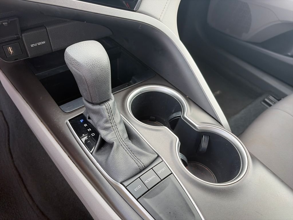 Used 2022 Silver Toyota LE image 27