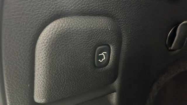 Used 2019 Bright White Clearcoat Jeep Limited image 28