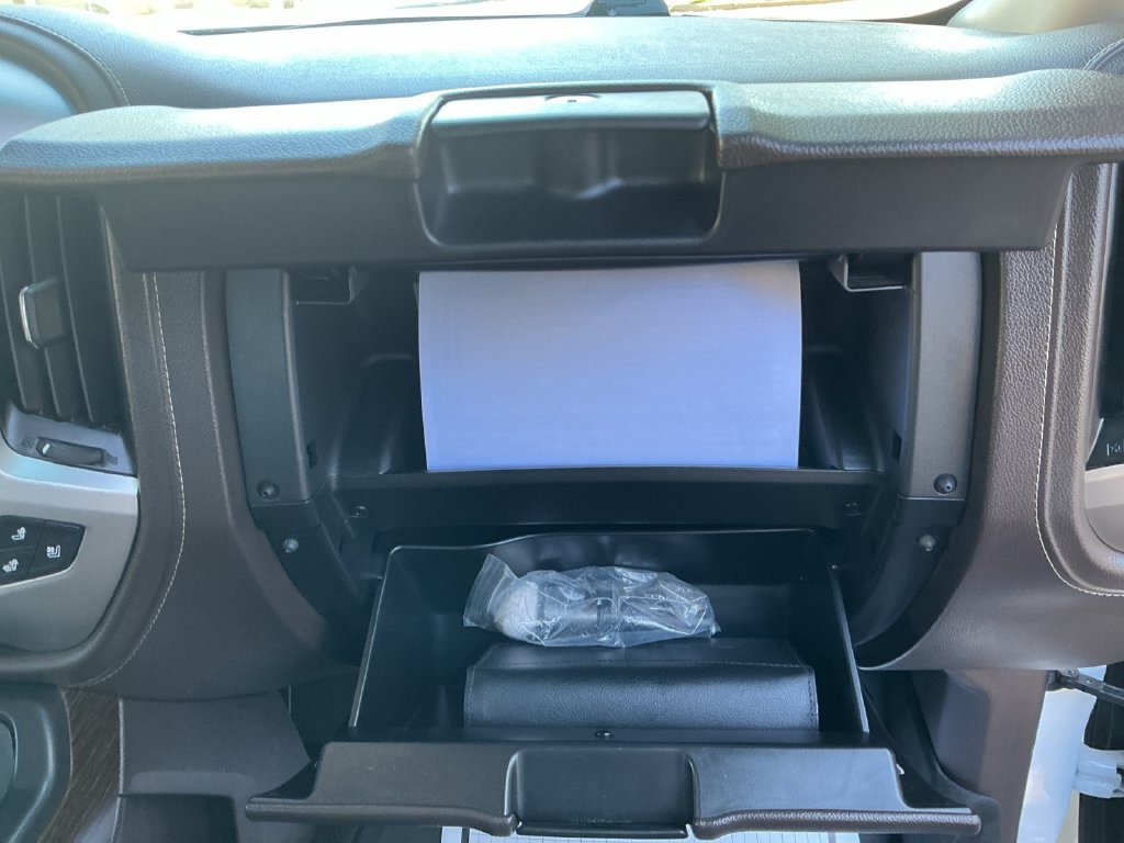 Used 2017 White GMC Denali image 35