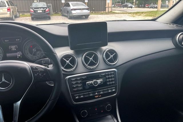 Used 2015 Silver Mercedes-Benz GLA 250 image 8