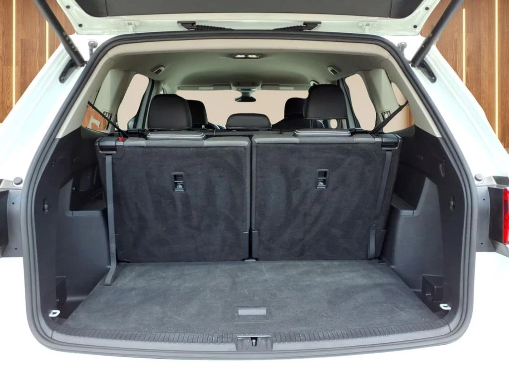 Used 2025  Volkswagen 2.0T SE w/Technology image 31