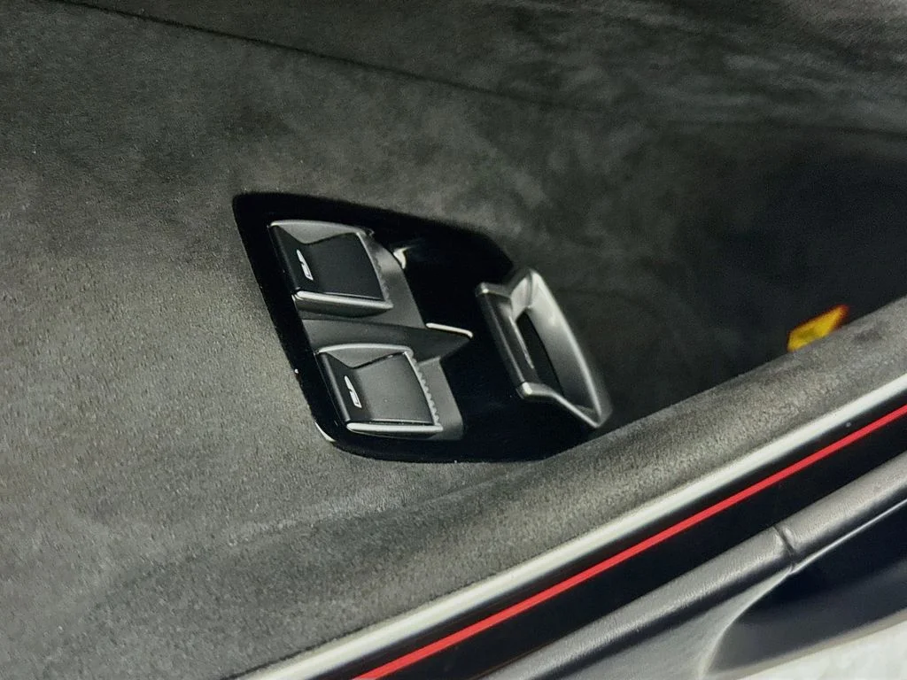 Used 2023 Blue McLaren  image 18