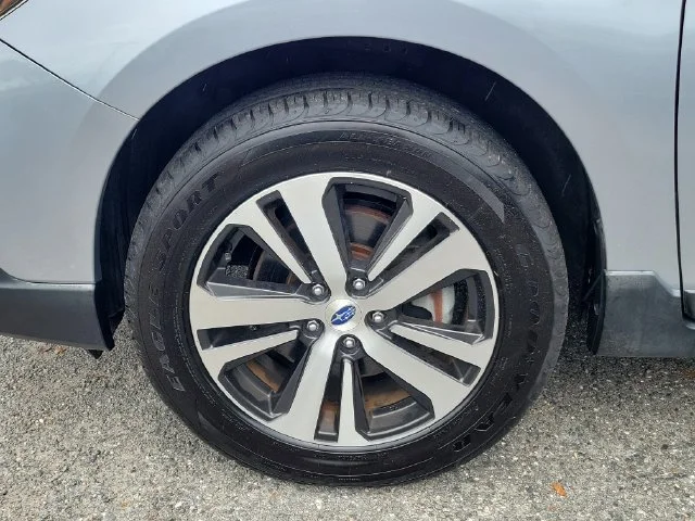 2019 Subaru Outback Limited - Photo 6