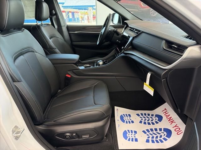 New 2026 Bright White Clear-Coat Exterior Paint Jeep Limited Reserve image 14