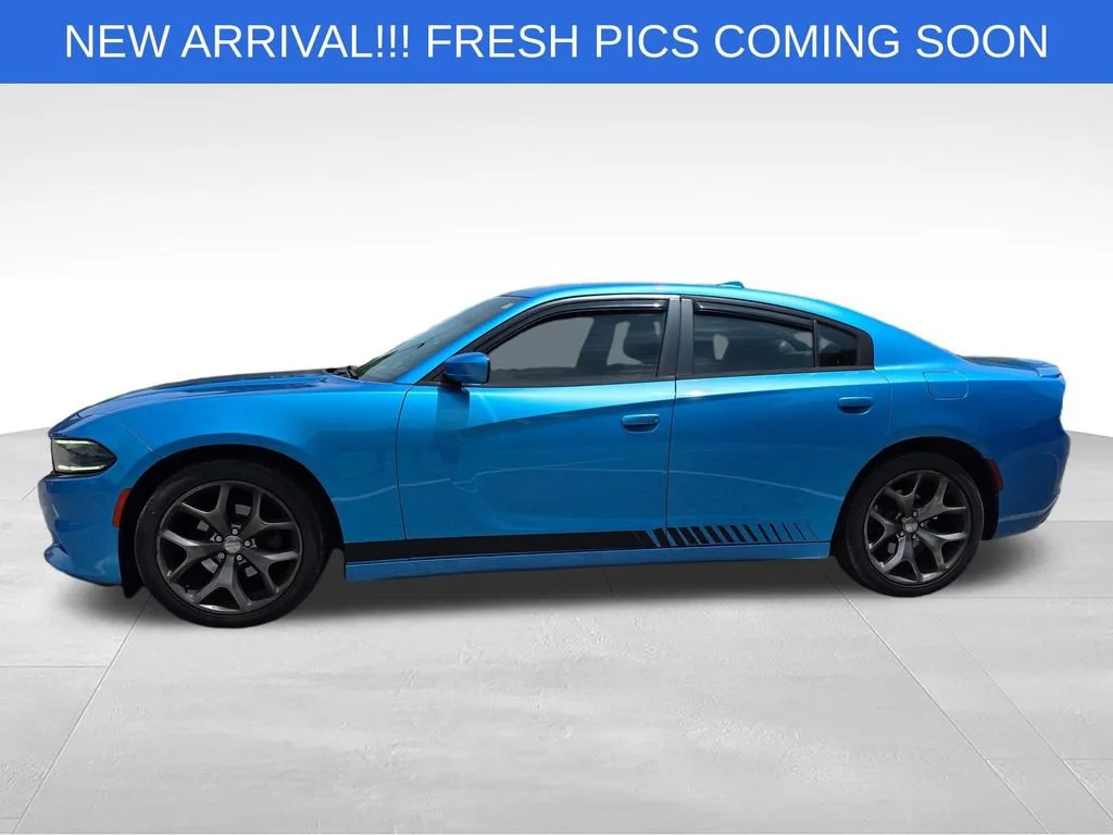 Used 2016 Blue Dodge SXT image 3