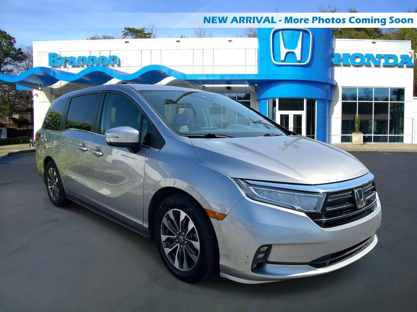Certified Used 2022 Silver Honda EX-L image 1