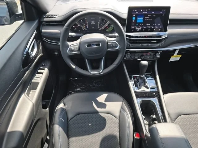 New 2026 Fathom Blue Pearl Coat Jeep Latitude image 5