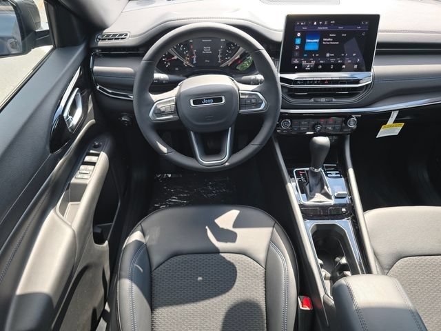 New 2026 Fathom Blue Pearl Coat Jeep Latitude image 5