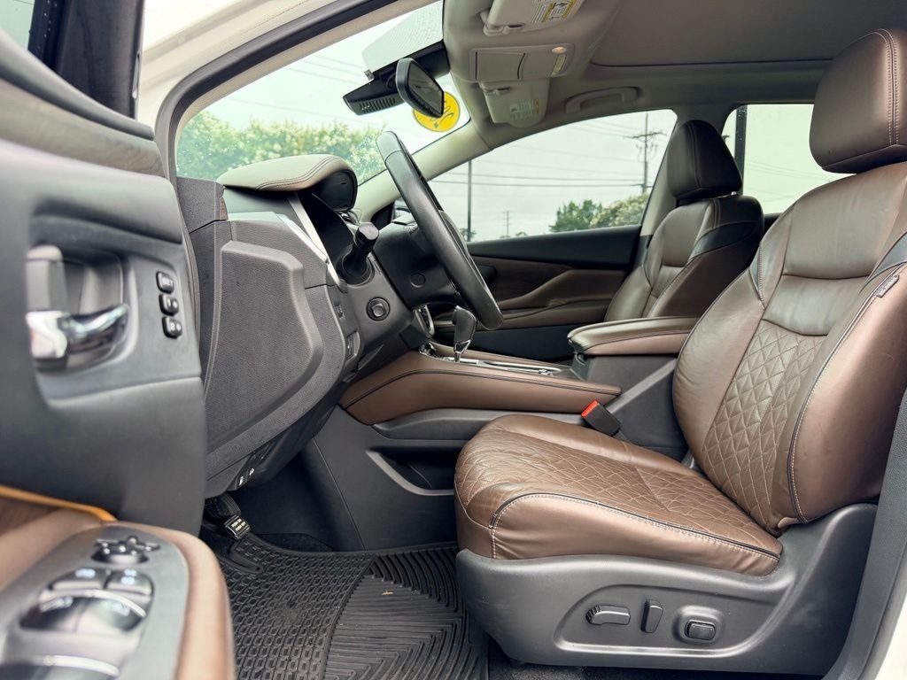 Used 2019 White Nissan Platinum image 23
