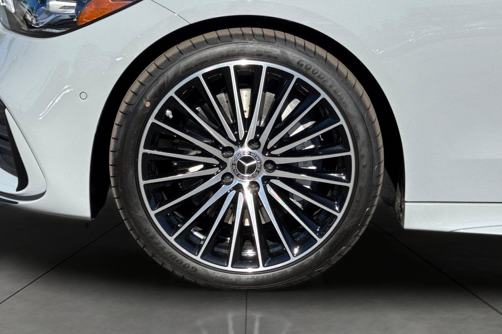 New 2026 MANUFAKTUR Alpine Grey Mercedes-Benz C 300 image 3