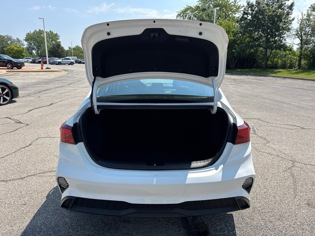 Used 2024 White Kia LX image 22