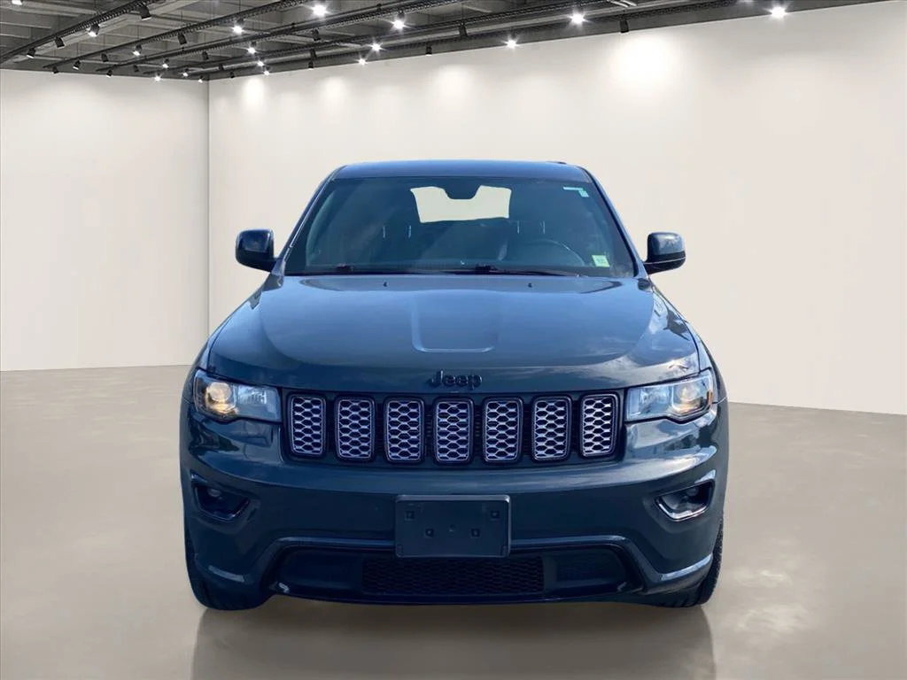 Used 2018 Rhino Clearcoat Jeep Altitude image 2