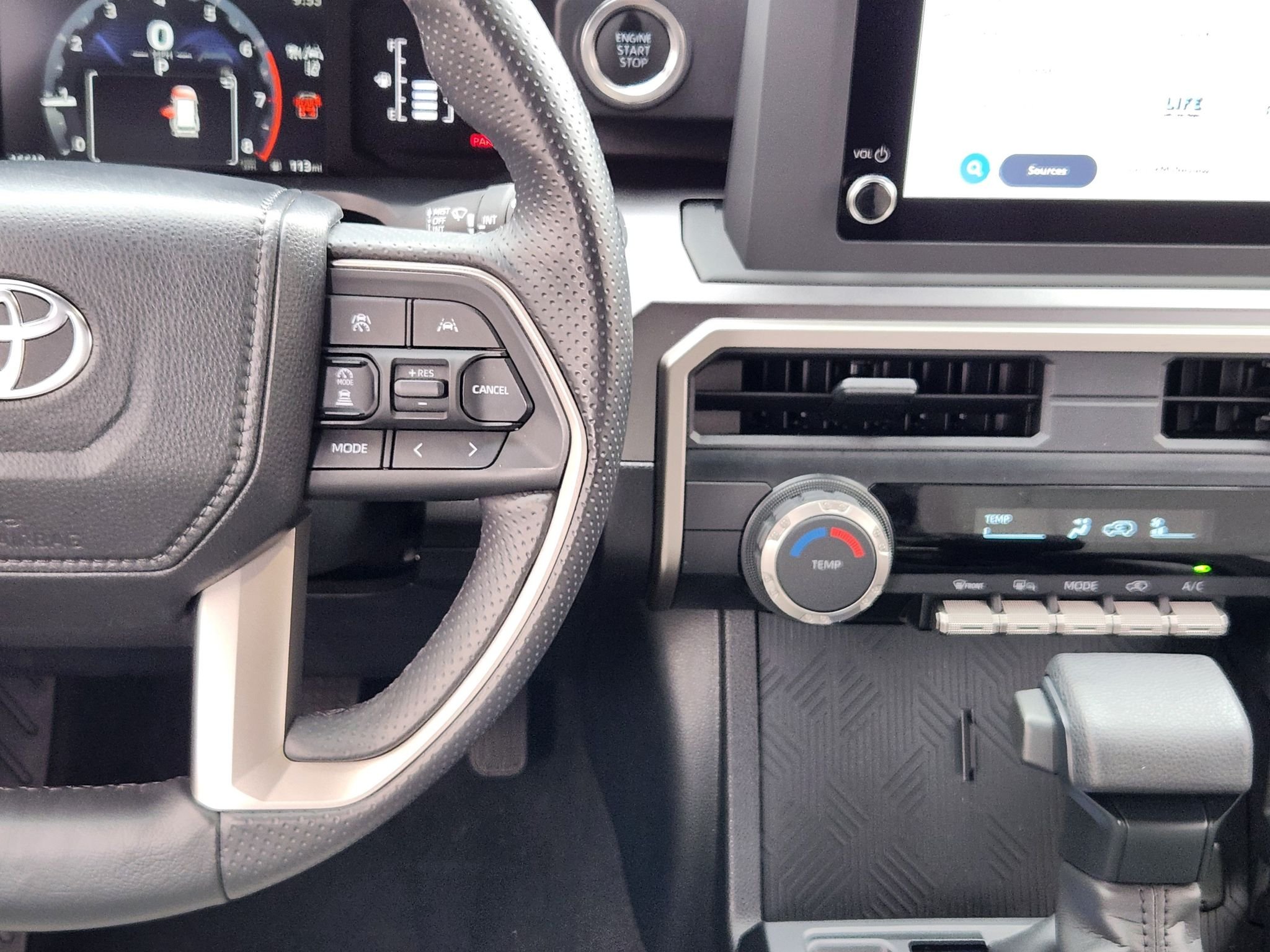 Used 2025 Ice Cap Toyota SR5 image 32