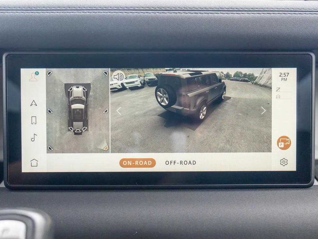Used 2023 White Land Rover Standard image 29
