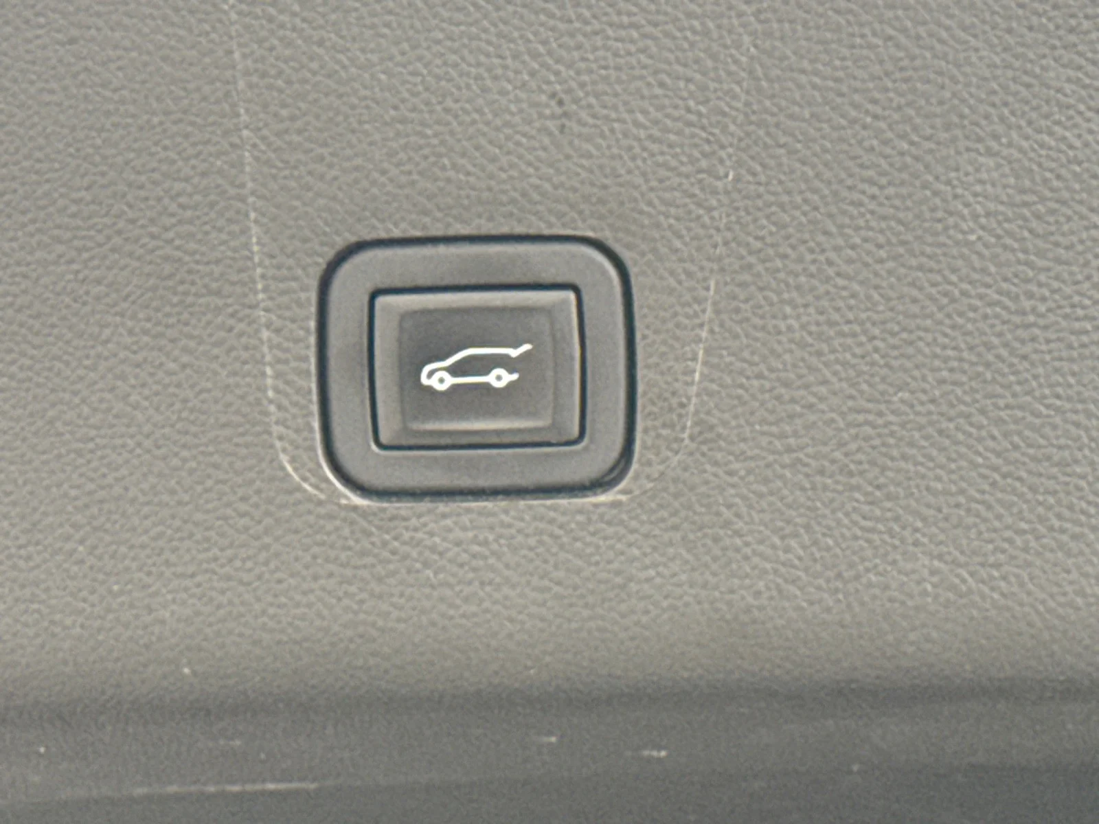 Used 2023 Iridescent Pearl Tricoat Chevrolet Premier FWD image 45