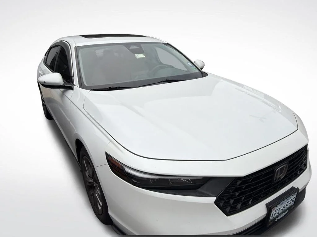 Used 2023 White Honda EX image 4