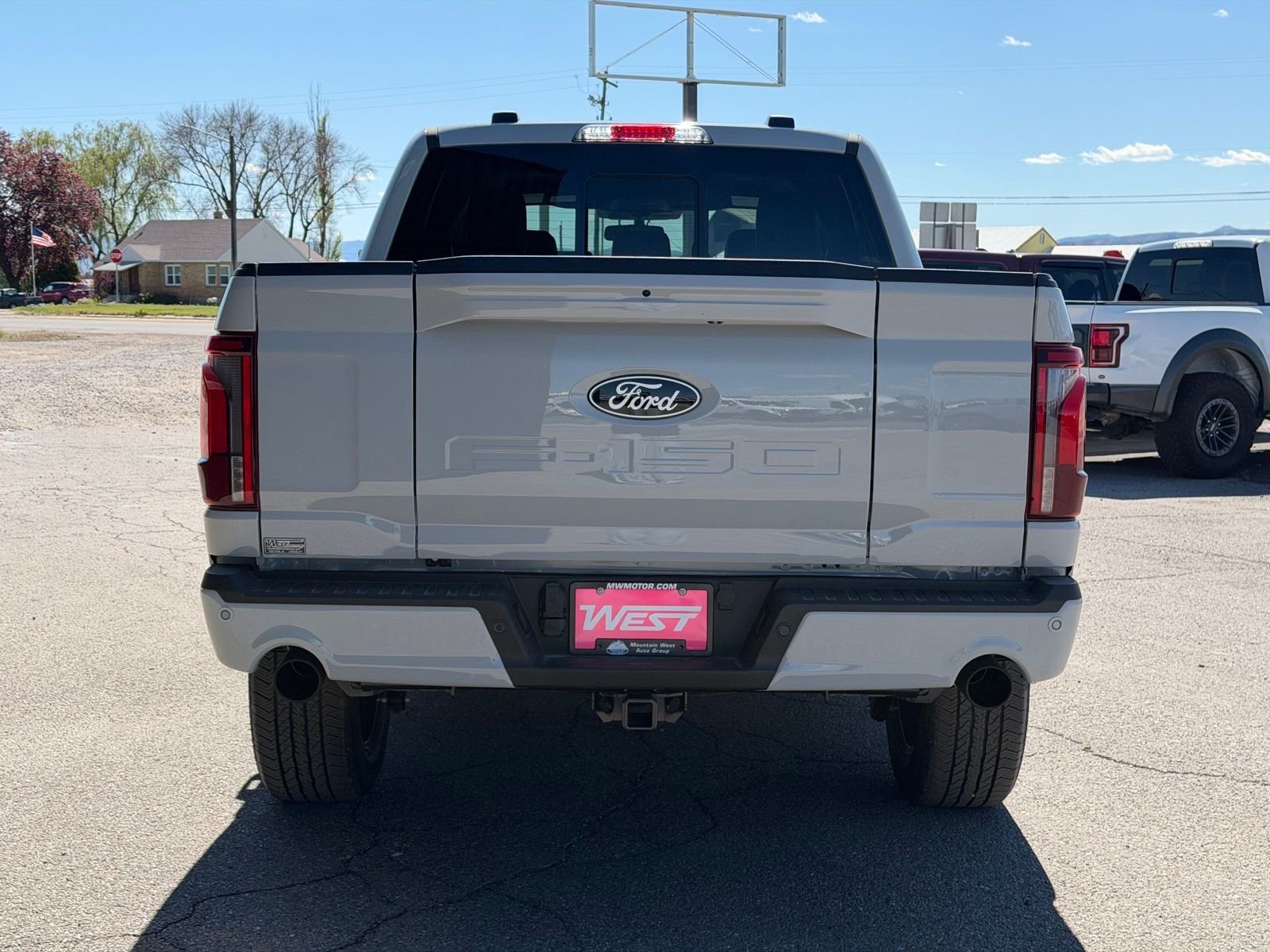View vehicle photo 7