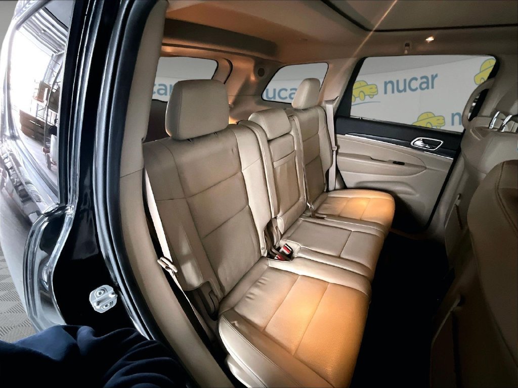 Used 2019 Diamond Black Crystal Pearlcoat Jeep Limited image 16