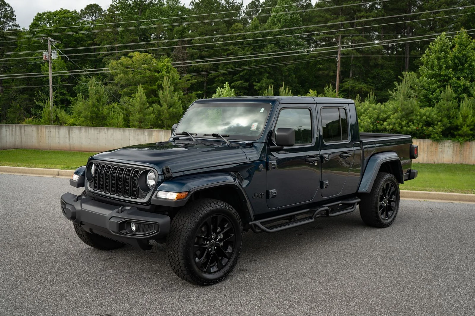 Used 2025 Blue Pearl Jeep Nighthawk image 3