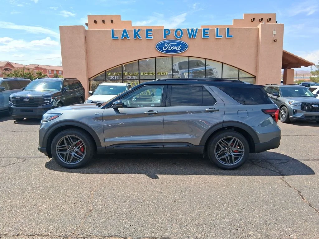 New 2025 Carbonized Gray Metallic Ford ST-Line image 2