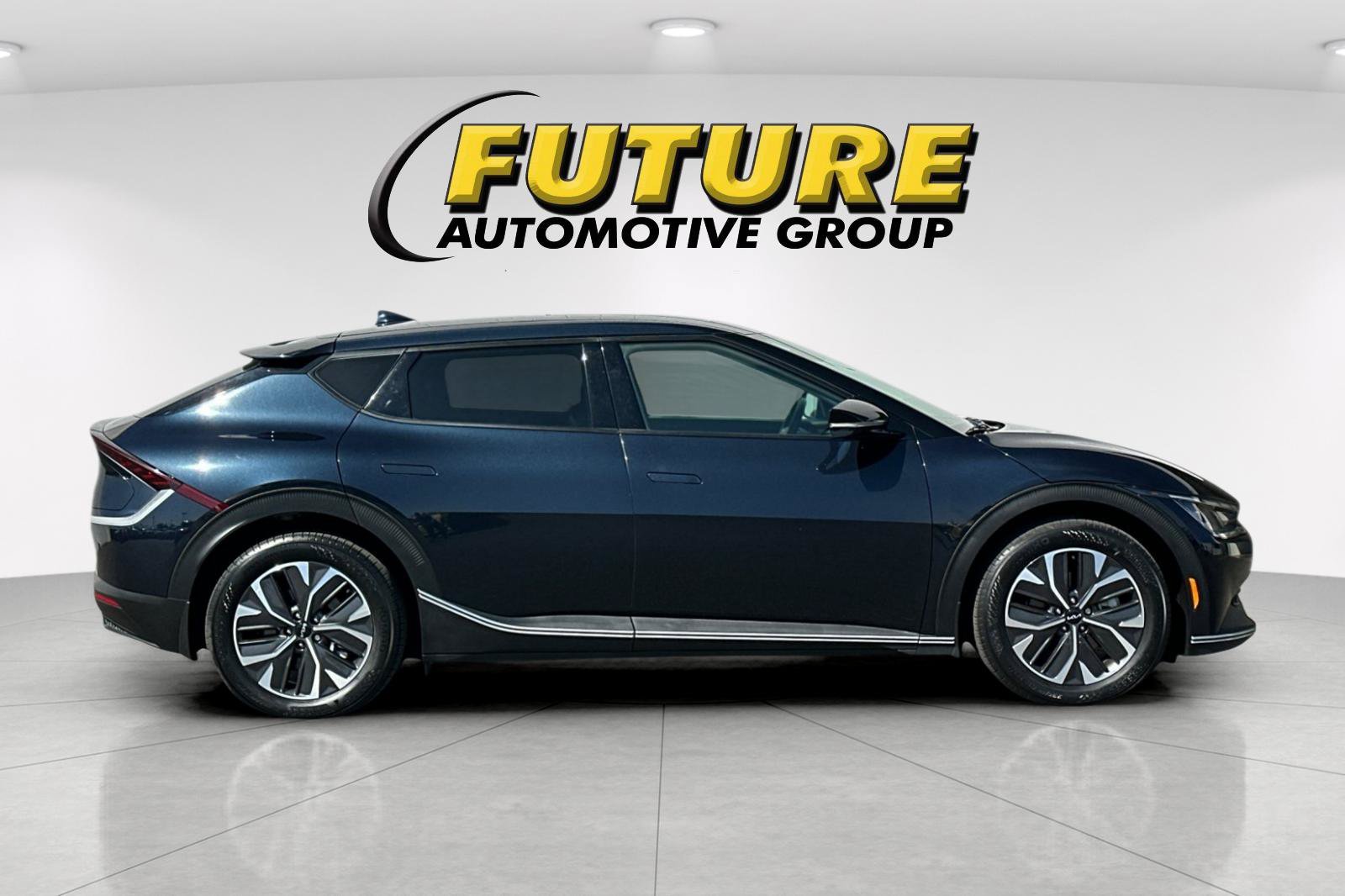 Used 2024 Blue Kia Light image 3