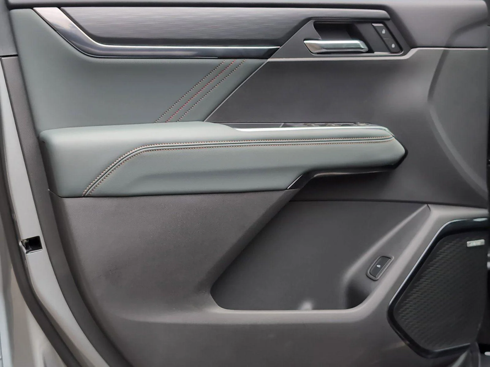 New 2026 Sterling Metallic GMC AT4 image 29