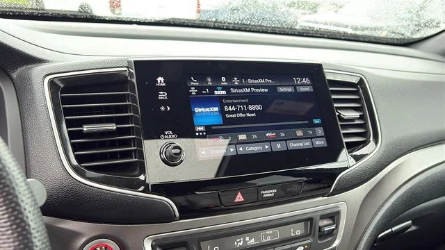 Used 2023 Silver Honda EX-L image 17