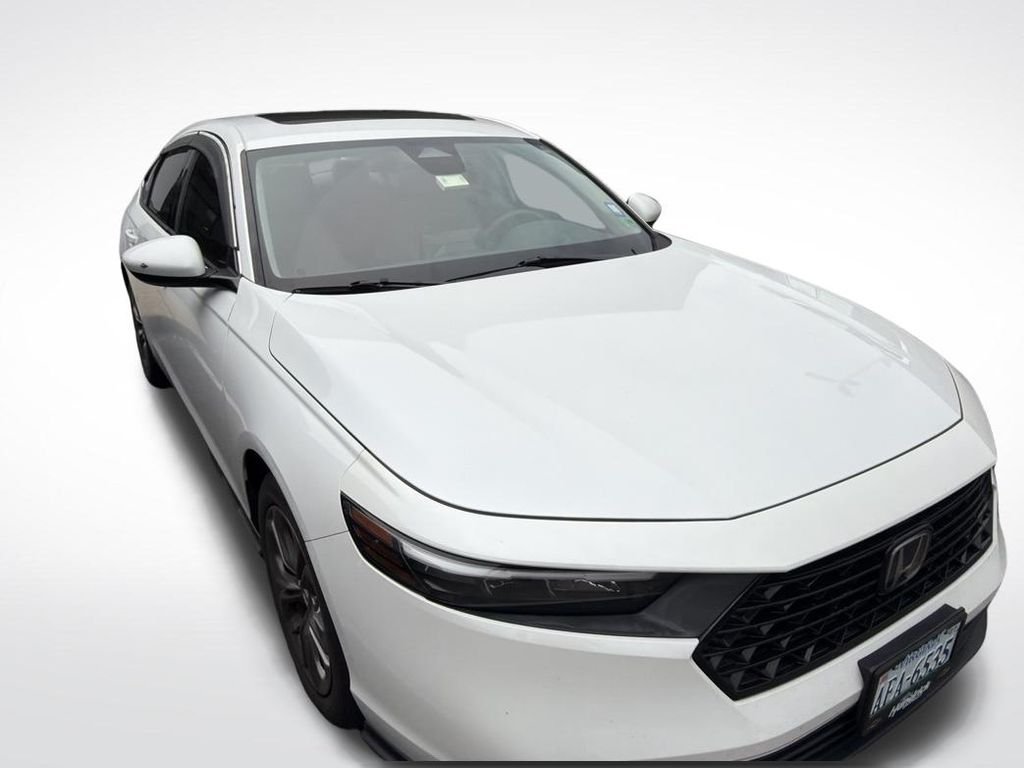 Used 2023 White Honda EX image 4