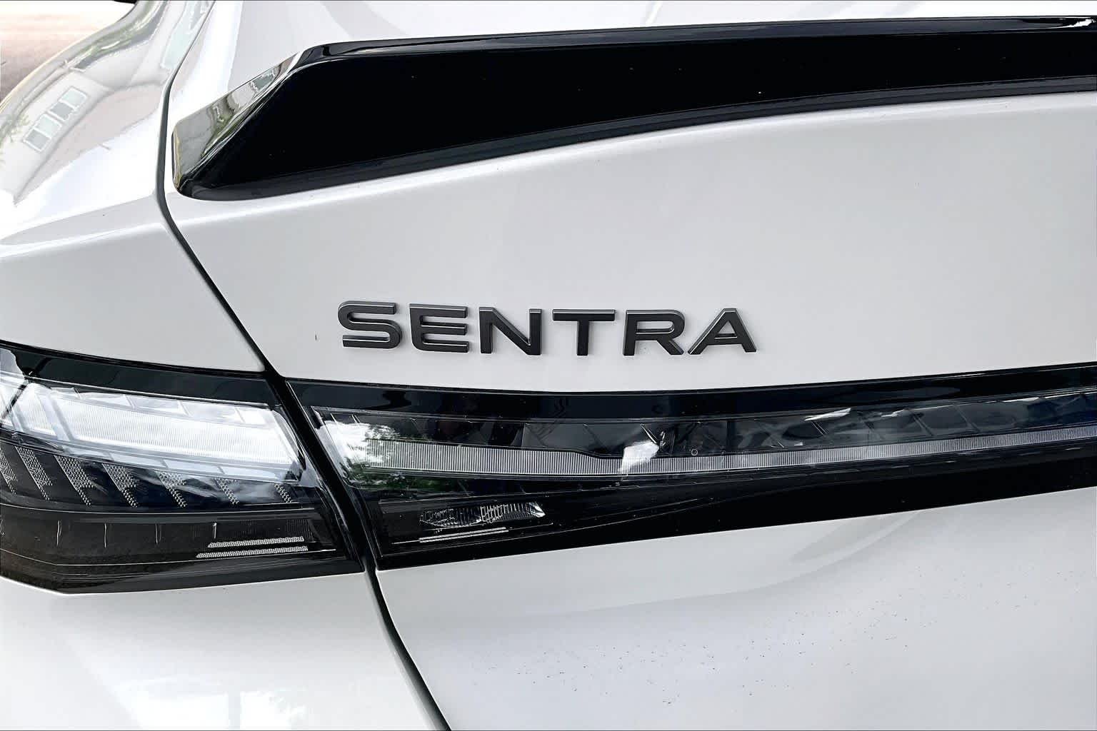 New 2026 Aspen White TriCoat / Super Black Two-tone Nissan SR image 8