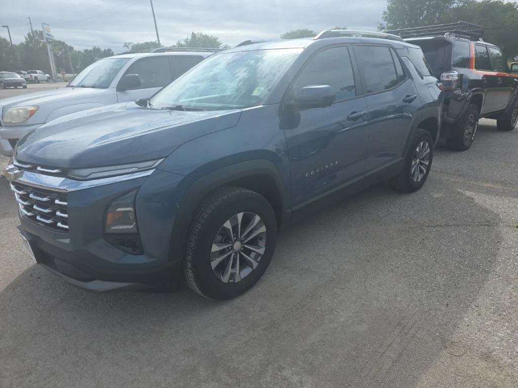 Used 2025 Blue Chevrolet LT image 4