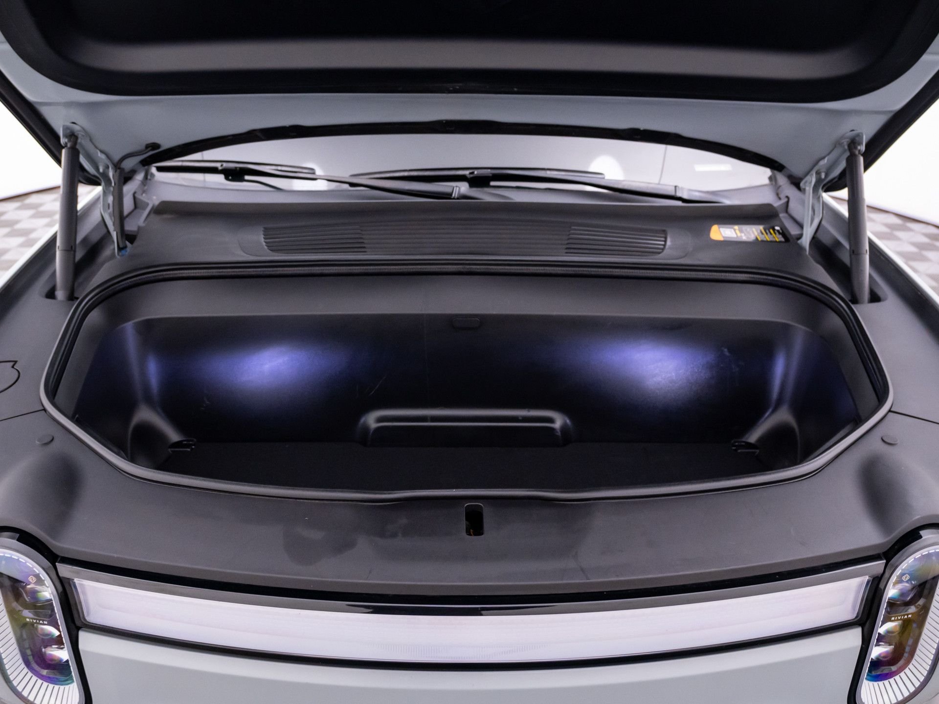 Used 2023  Rivian Adventure image 35