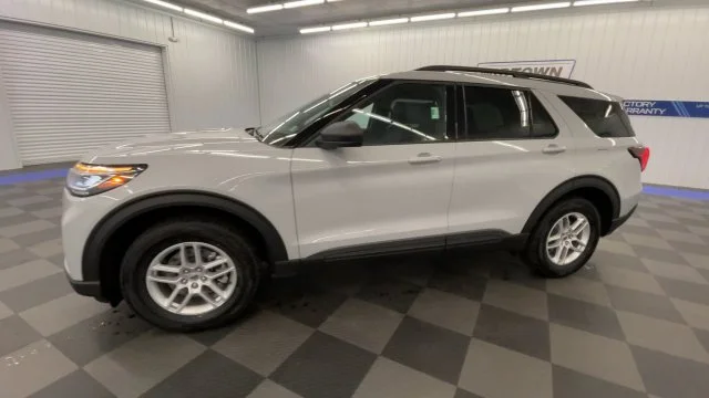 New 2027 Avalanche Gray Ford Active image 4