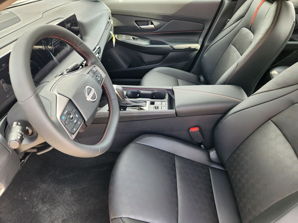 New 2026 Aspen White TriCoat / Super Black Two-tone Nissan SR image 13
