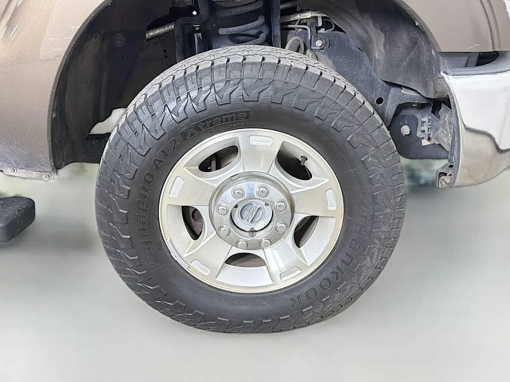 Used 2015  Ford Lariat image 26