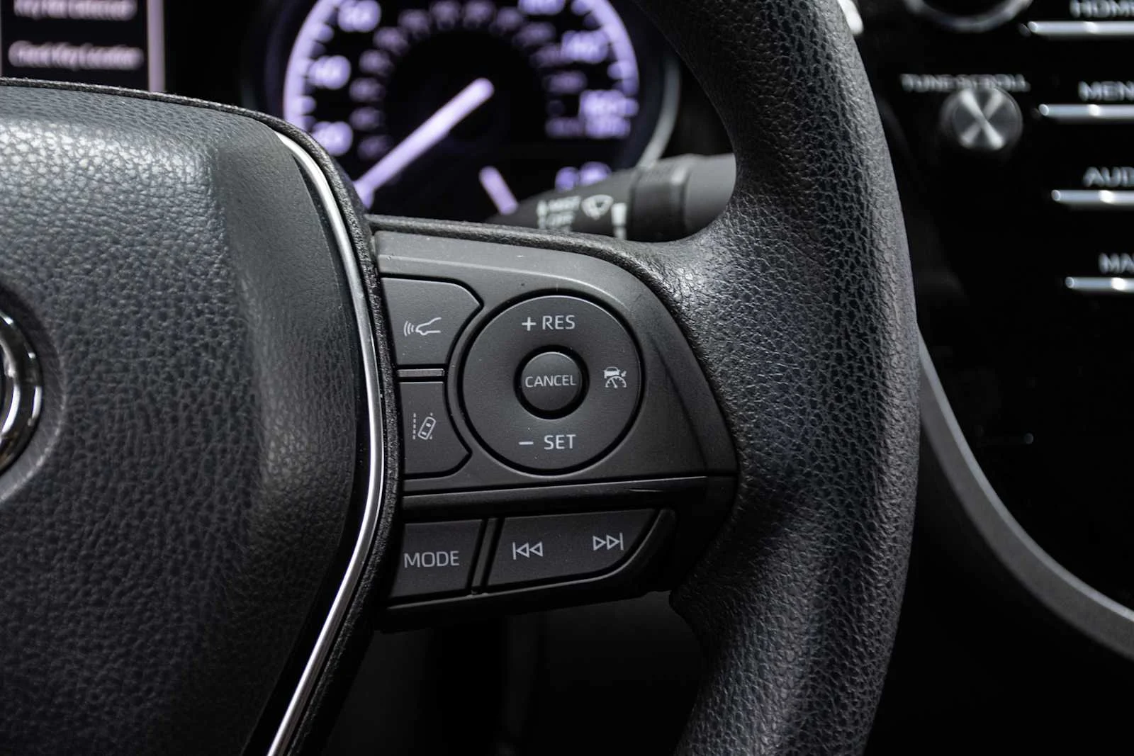Used 2019 Super White Toyota LE image 18