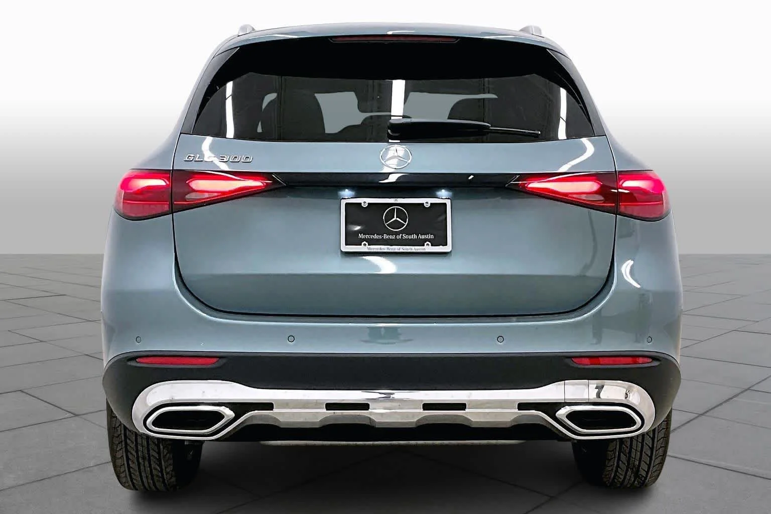 New 2026 Verde Silver Metallic Mercedes-Benz GLC 300 image 4
