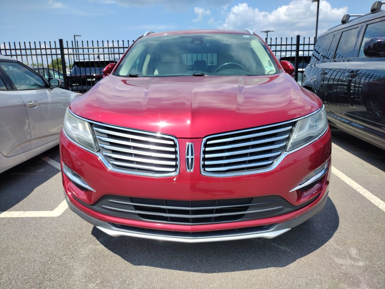Used 2017 Red Lincoln Reserve image 2