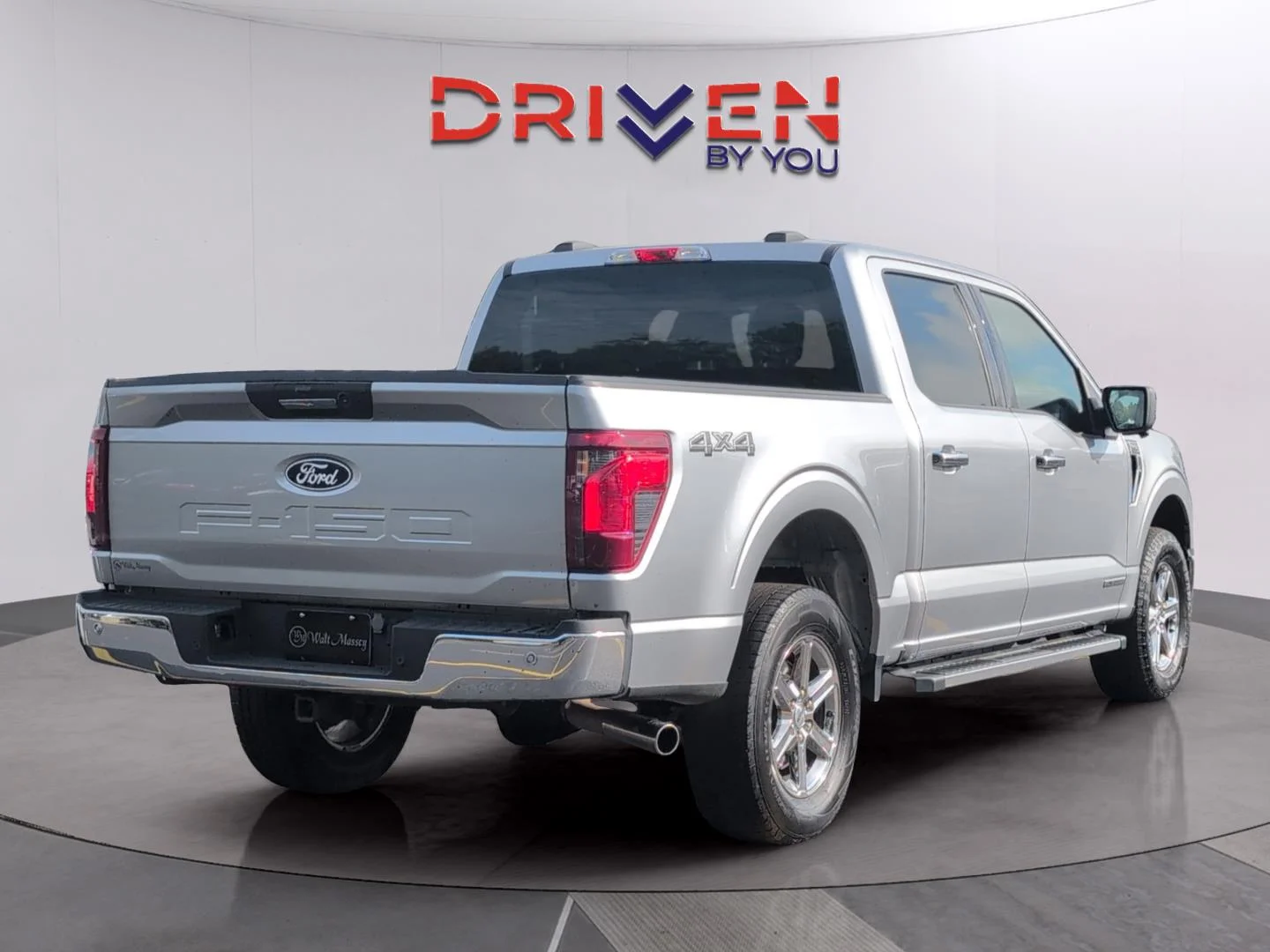 Used 2024 Iconic Silver Ford XLT image 6