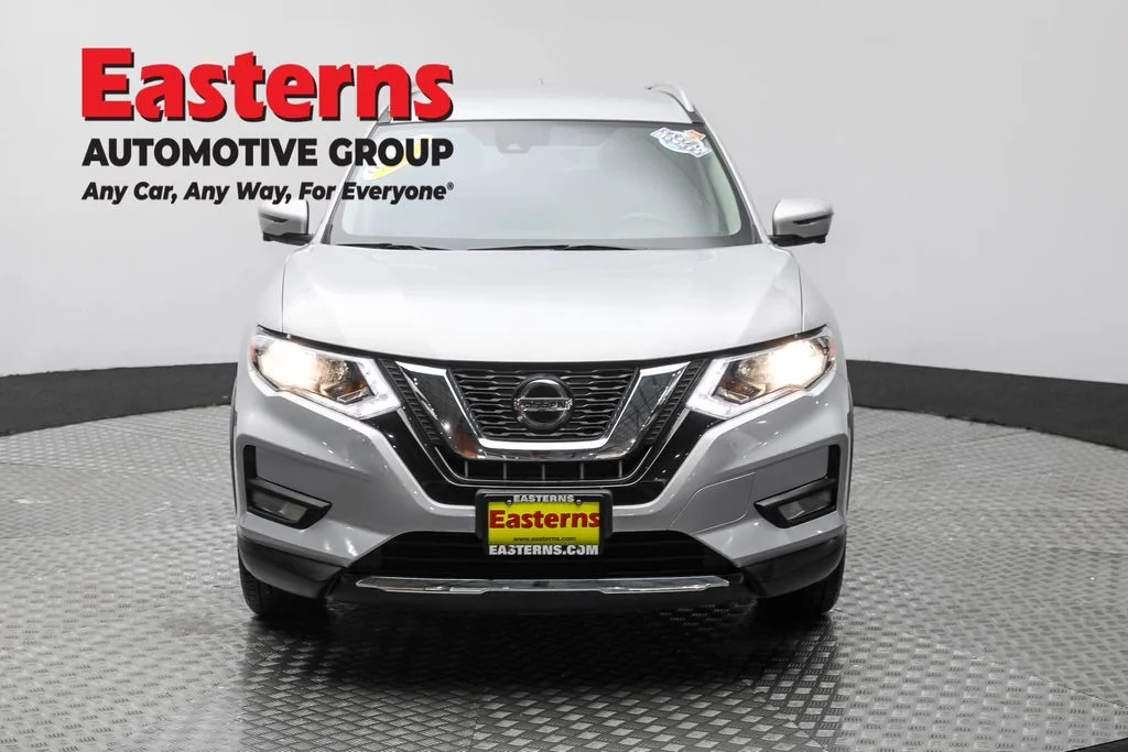 Used 2020 Silver Nissan SL image 2